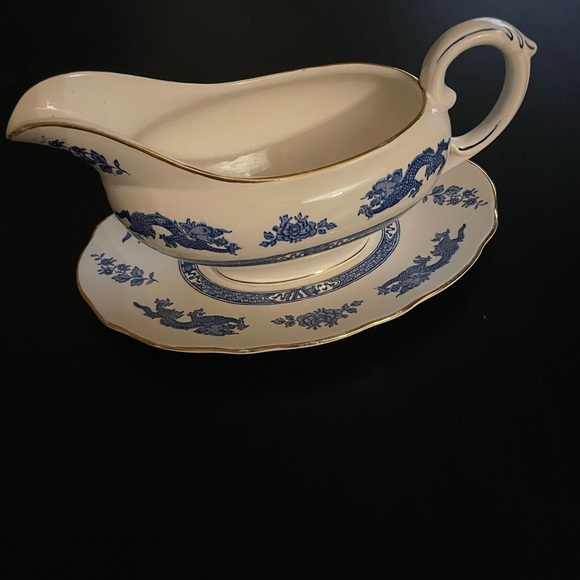 Vintage Royal Cauldon Dragon gravy boat with plate - Picture 2 of 8